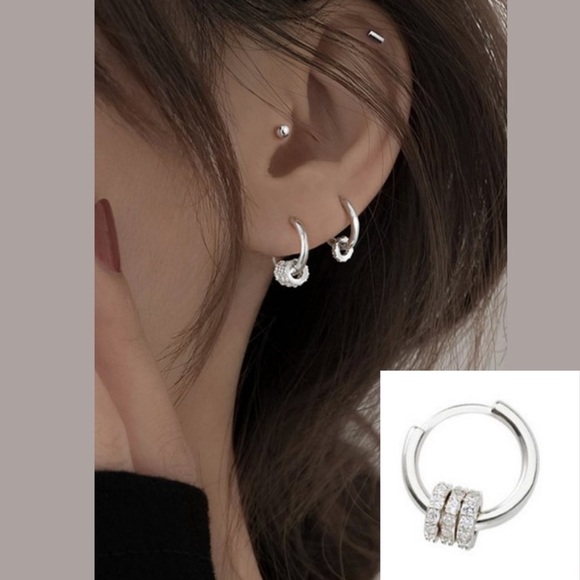 𝅺NEW 925 Sterling Silver Small Circle Rhinestone Earrings ‼️Restocked ‼️ - Picture 10 of 16